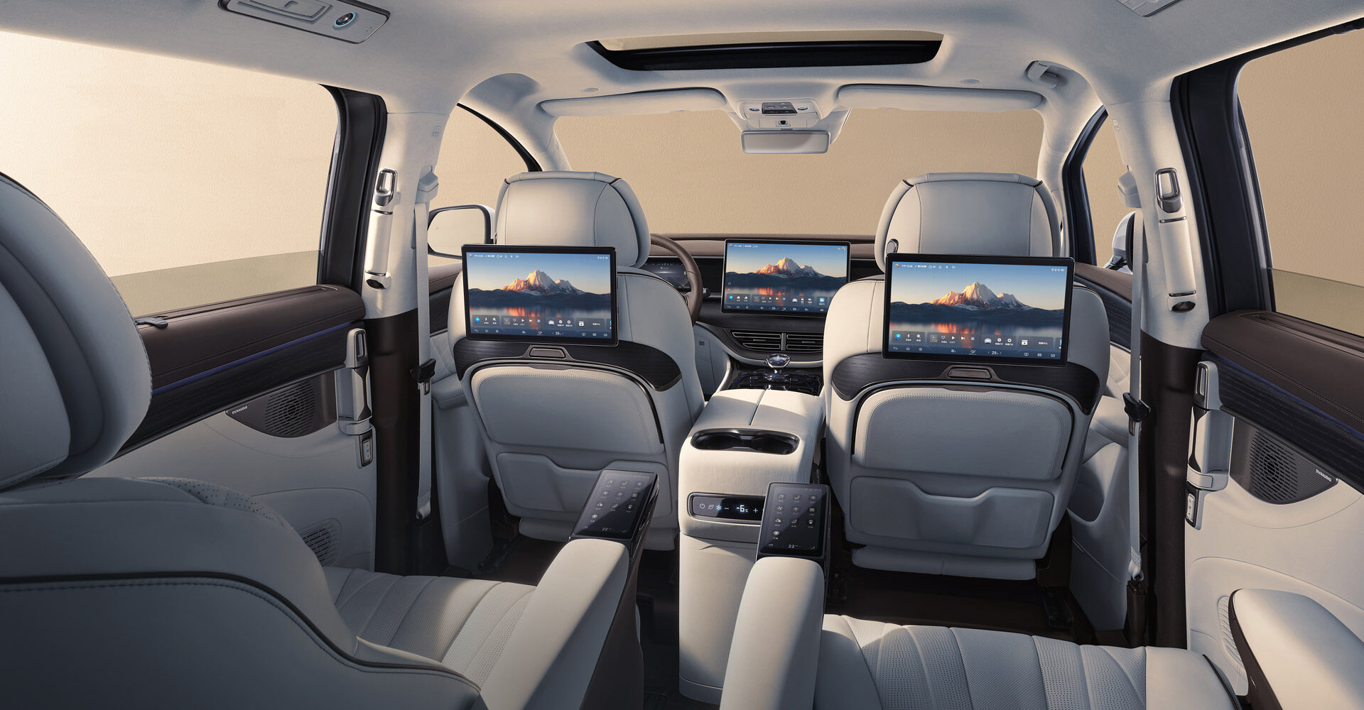 全球首搭九屏互联