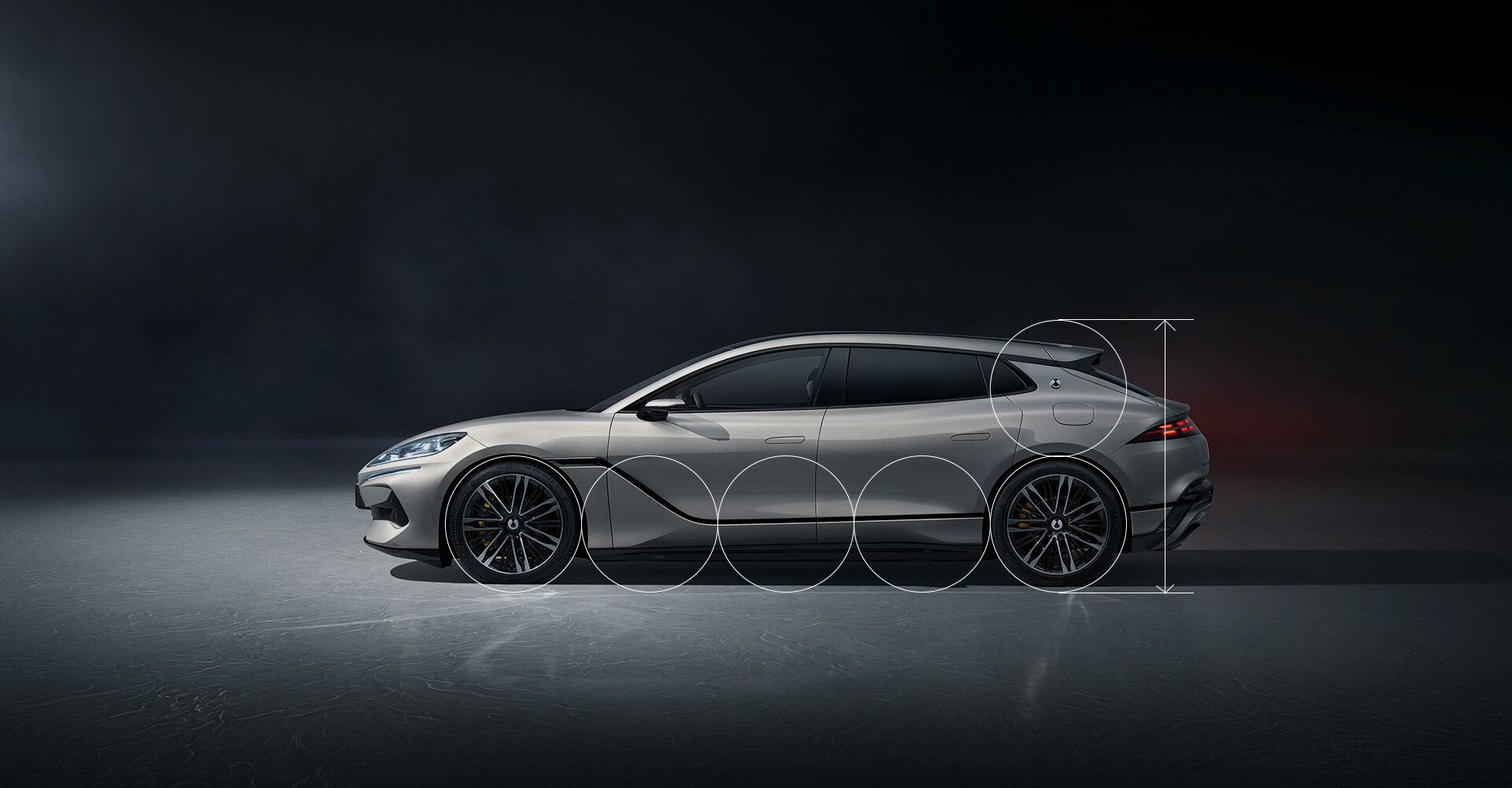 车身比例极致修长